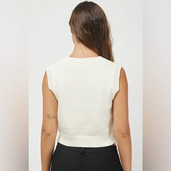 NWT Needii Sleeveless Cropped Rhinestone Football Sweater Large - Picture 9 of 9